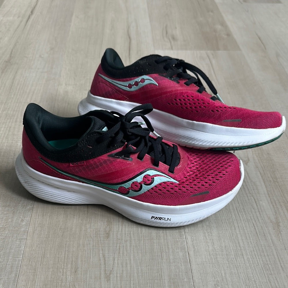 Saucony Dark Pink and Black Running Shoes Sz 8.5